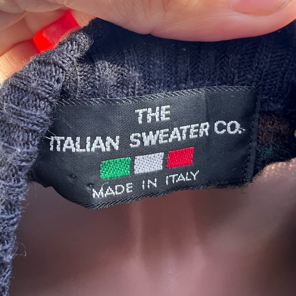 Elegant Geometric Patterned Sweater - image 7